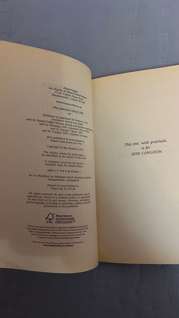 Ray Bradbury - Fahrenheit 451 İngilizce kitap - Görsel 3