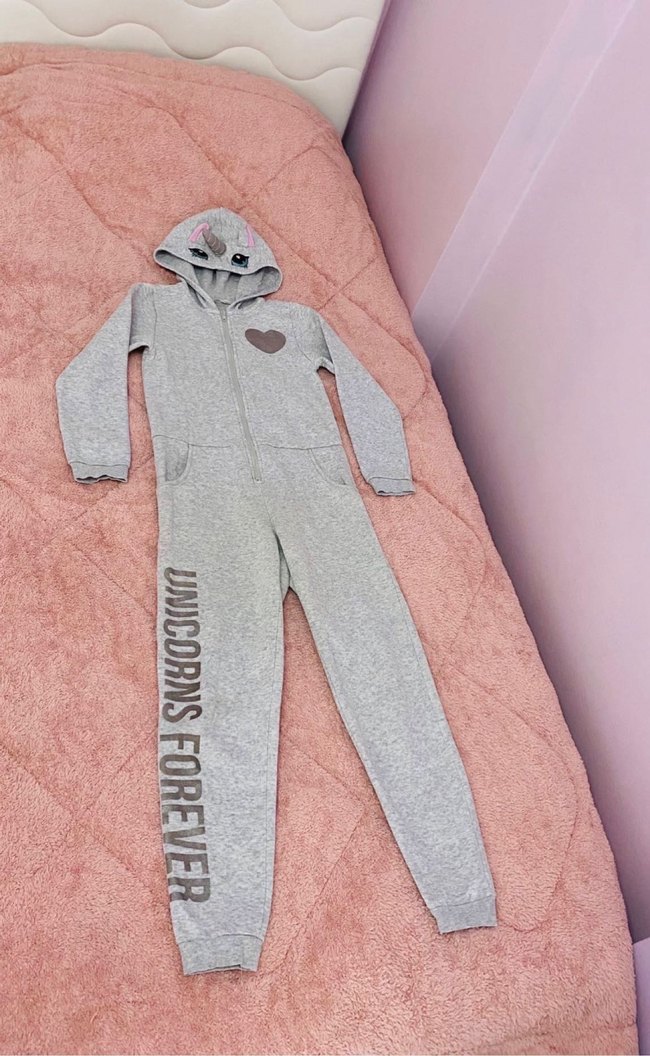 H&M 9-10 yaş Unicorn uyku kapüşonlu tulum kostüm - Görsel 3