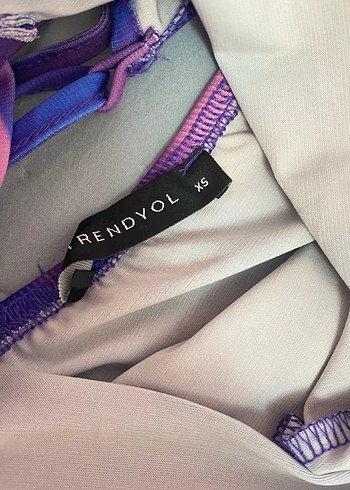 Trend  İnce Askılı Sırt Dekolteli Önden Yırtmaçlı Drapeli Elbise - Görsel 8