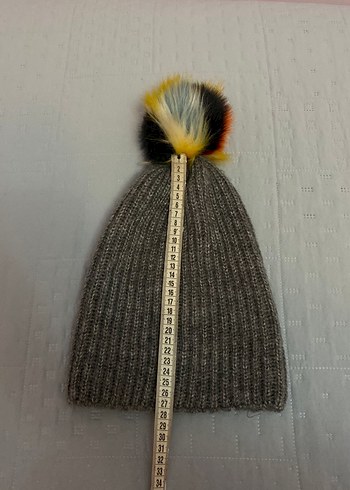 Zara Kurk Ponponlu Gri Bere. Soğuk havalarda sıcak tutar. - Görsel 5