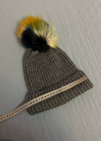 Zara Kurk Ponponlu Gri Bere. Soğuk havalarda sıcak tutar. - Görsel 4