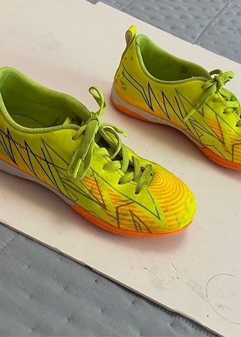 Lc Waikiki 33 numara spor ayakkabı neon sarı ve turuncu detaylı - Görsel 2