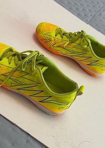 Lc Waikiki 33 numara spor ayakkabı neon sarı ve turuncu detaylı - Görsel 3