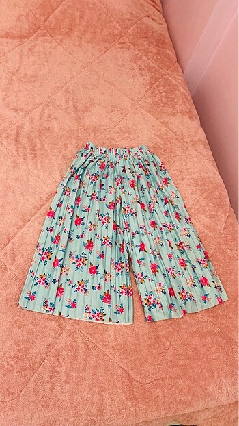 Lc Waikiki 7-8 yaş çiçekli piliseli pantolon