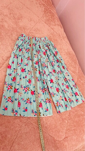 7 Yaş Beden Lc Waikiki 7-8 yaş çiçekli piliseli pantolon