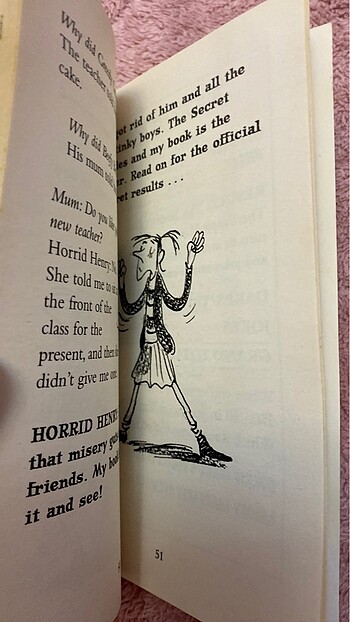 Francesca Simon CHRISTMAS CHAOS WITH HORRiD HENRY İngilizce kita - Görsel 4