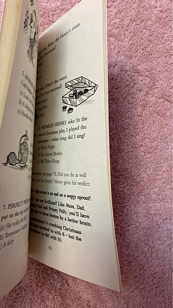 Francesca Simon CHRISTMAS CHAOS WITH HORRiD HENRY İngilizce kita - Görsel 3