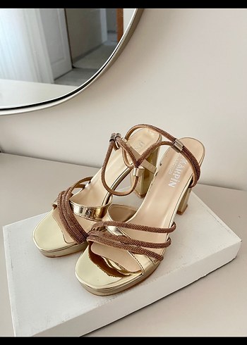 Altın Renkli Platform Topuklu Kadın Ayakkabı - Görsel 2