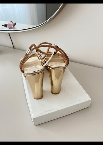 Altın Renkli Platform Topuklu Kadın Ayakkabı - Görsel 3