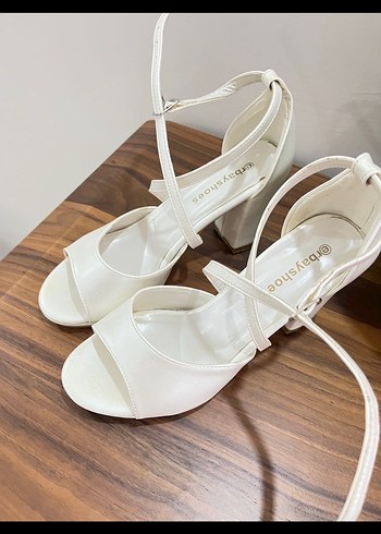 Beyaz Minimalist Blok Topuk Kadın Abiye Ayakkabı - Görsel 2