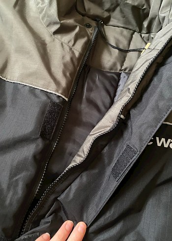 LC Waikiki Siyah Kapüşonlu Kayak Ceketi - Görsel 3