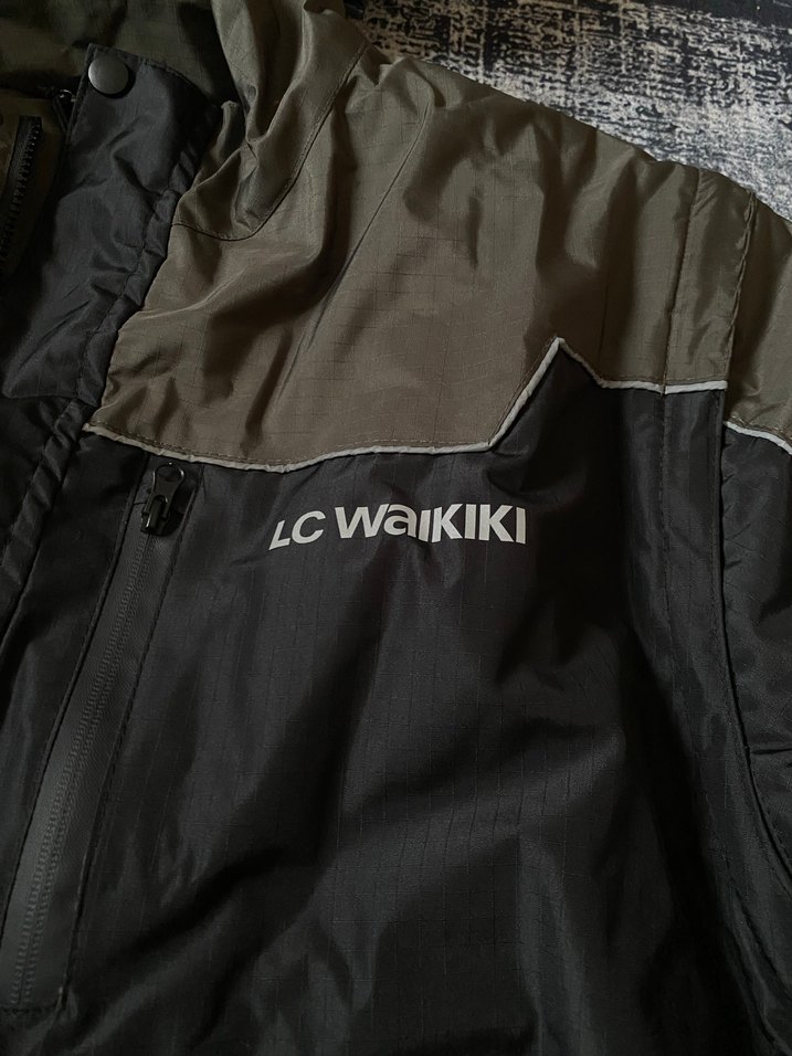 LC Waikiki Siyah Kapüşonlu Kayak Ceketi - Görsel 2