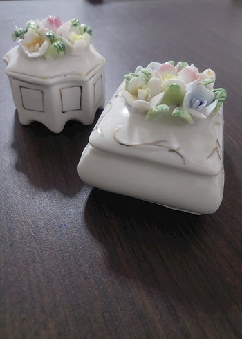 Beden Pastel Renkli Beyaz Çiçekli Biblo