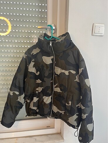 H&M şişme kamuflaj mont