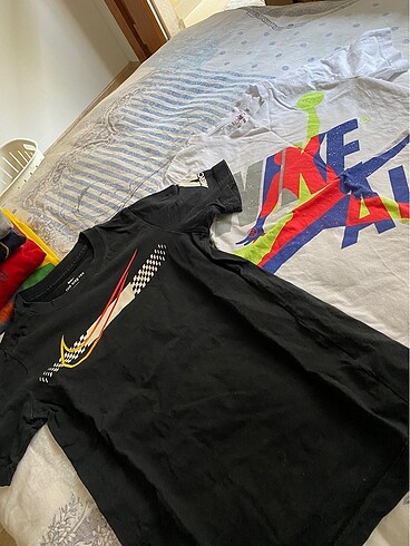 İki adet nike tshrt