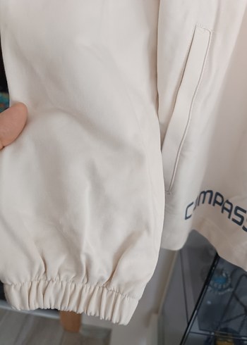 Beyaz Kapüşonlu Uzun Kollu Fermuarlı Kadın Ceket - Görsel 3