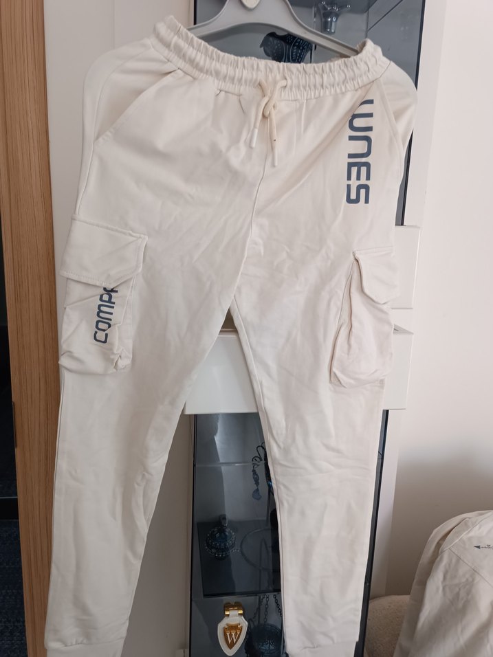 Beyaz Kapüşonlu Uzun Kollu Fermuarlı Kadın Ceket - Görsel 4