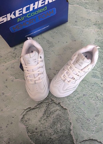 38 Beden Skechers D-lites