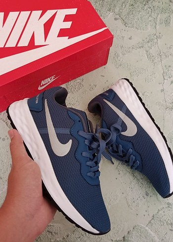 Nike Nike Revolution