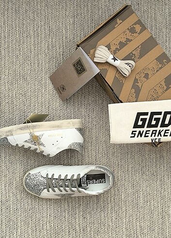37 Beden beyaz Renk Golden goose delux brand