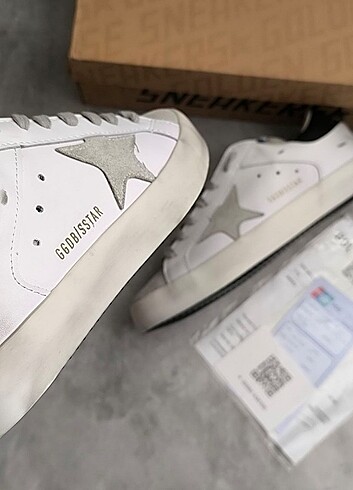 Golden Goose Deluxe Golden goose