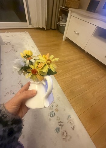 Beyaz Seramik Sürahi ve Çiçek Aranjmanı - Görsel 2