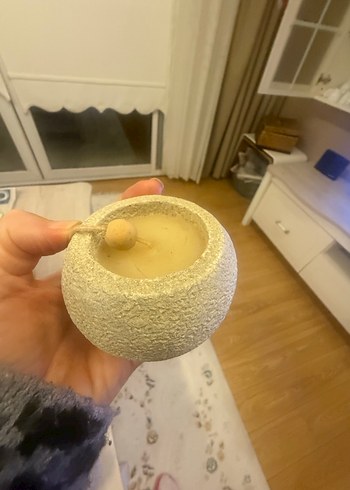 Bej ve Gri Yuvarlak Mumlar - Görsel 2