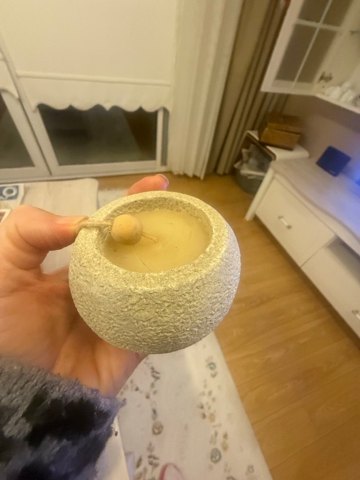 Bej ve Gri Yuvarlak Mumlar - Görsel 2