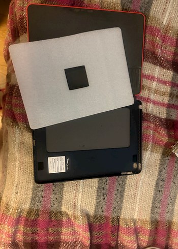 Targus Kırmızı şeritli Tablet Kılıfı - Görsel 2