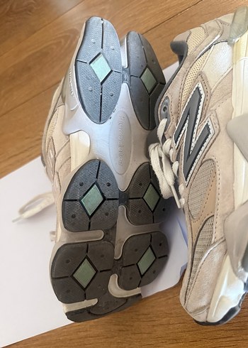 Bej Beyaz Bağcıklı Kadın New Balance 9060 Spor Ayakkabı - Görsel 3