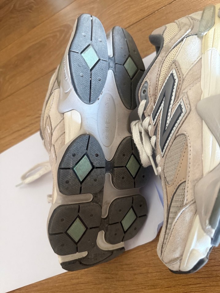 Bej Beyaz Bağcıklı Kadın New Balance 9060 Spor Ayakkabı - Görsel 3