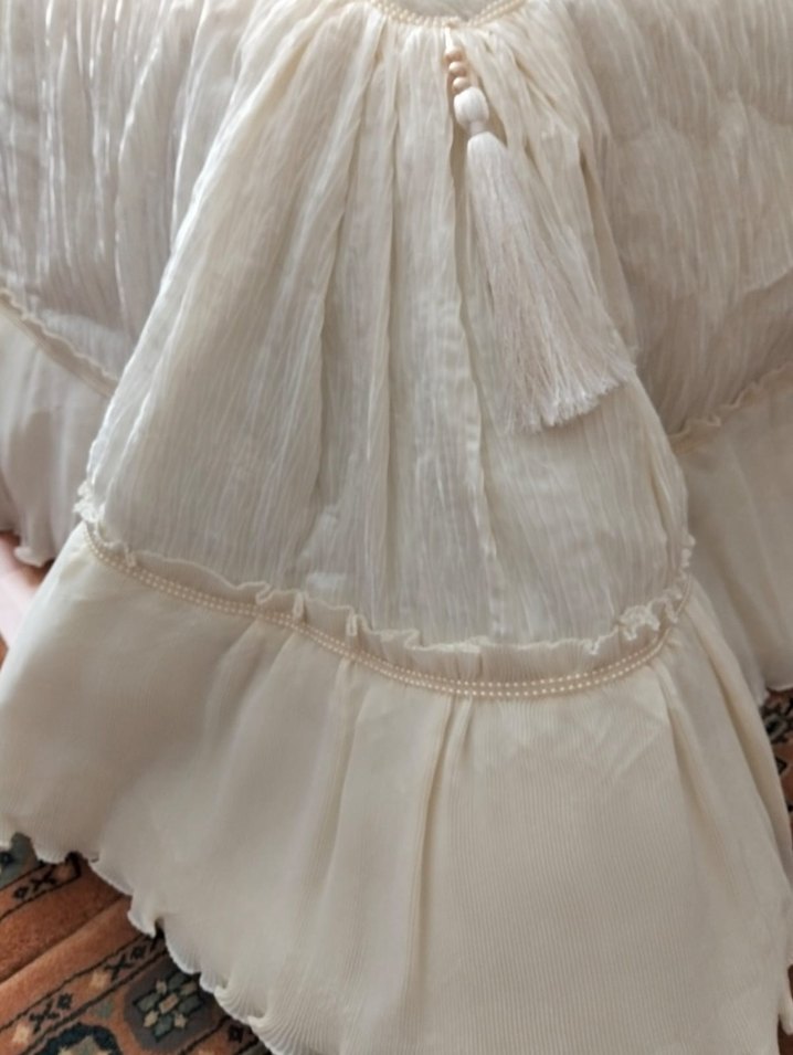 İşlemeli Beyaz Parlak Yatak Örtüsü - Görsel 3