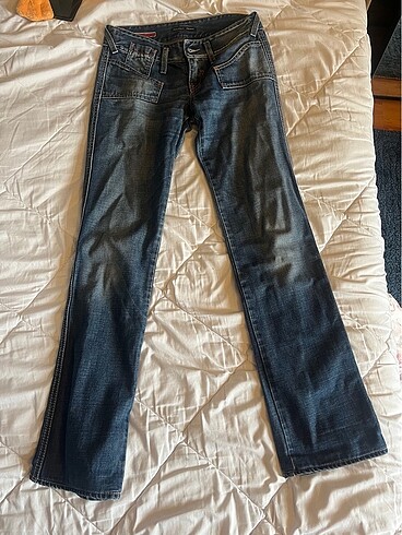 27 Beden GUESS VINTAGE Y2K JEAN