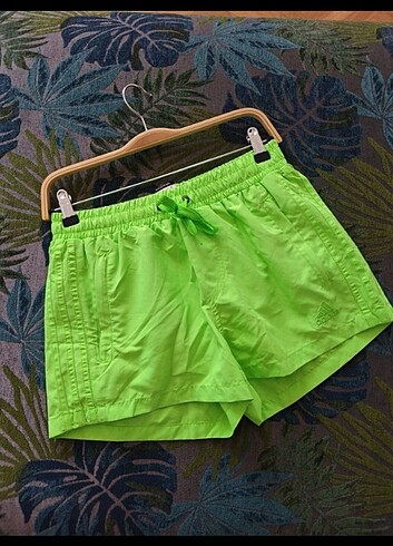 #Adidas spor şort ,neon yeşil renk
