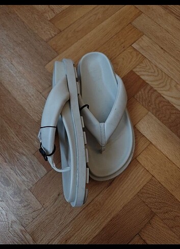 40 Beden beyaz Renk Zara şişme düz sandalet/terlik