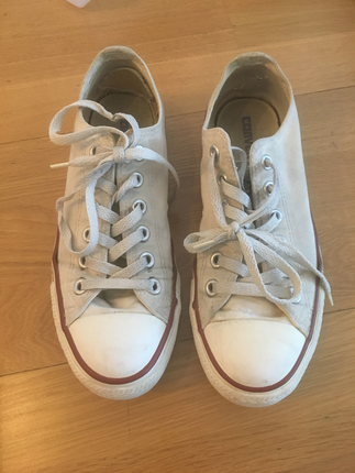 Beyaz converse