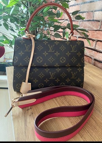 LOUIS VUITTON İKONİK ÇANTA