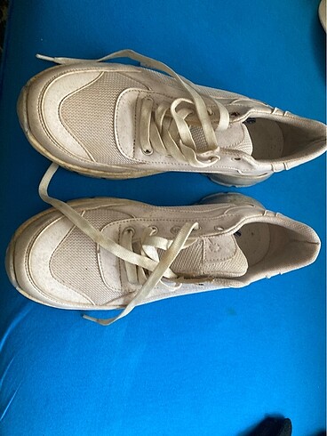 Beyaz spor ayakkabı temiz yeni 200 tl