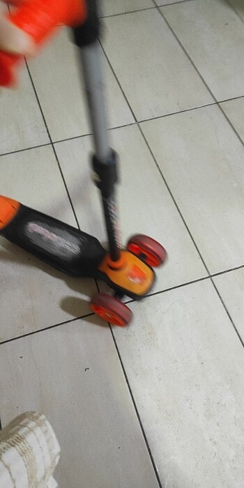  Işıklı scooter 