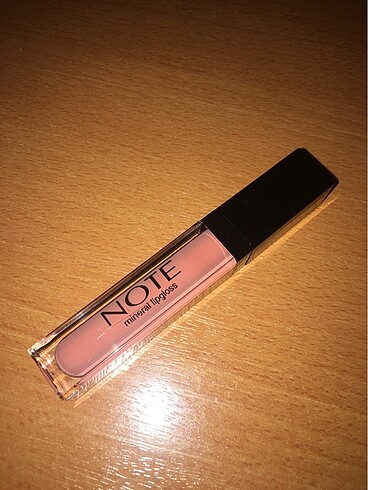 NOTE Mineral Lipgloss 01