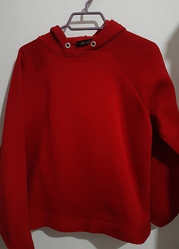 Kırmızı sweatshirt