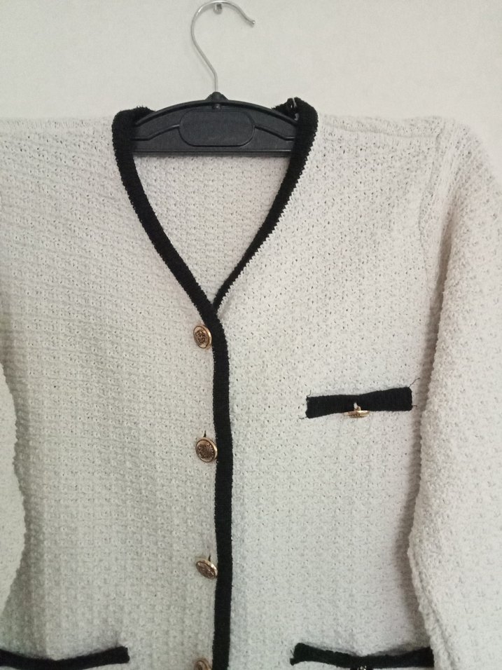 Düğmeli Beyaz Mini Vintage Hırka - Görsel 2