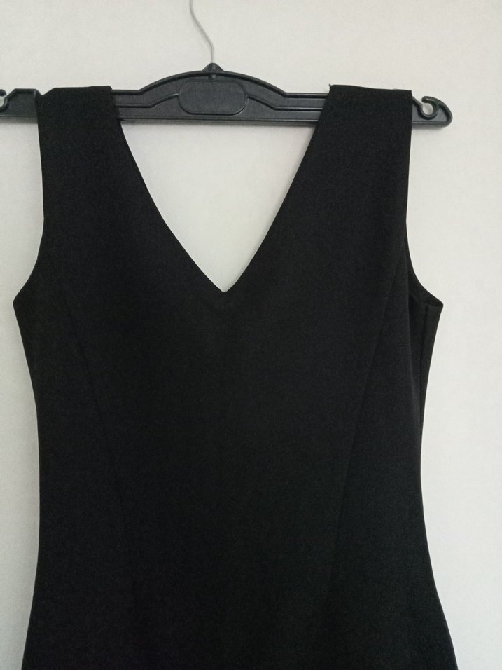 Siyah V Yaka Elbise - Görsel 2