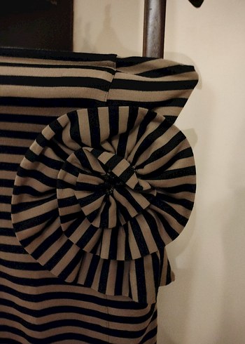 BSB çizgili straplez kalem elbise. - Görsel 2