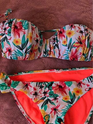 Çiçekli bikini takımı