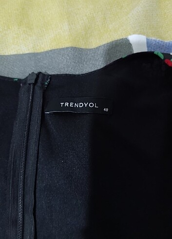 Trendyol & Milla Çiçek desen elbise