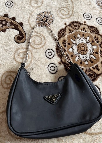 Zincir Detaylı Siyah Prada Deri Çanta - Görsel 4