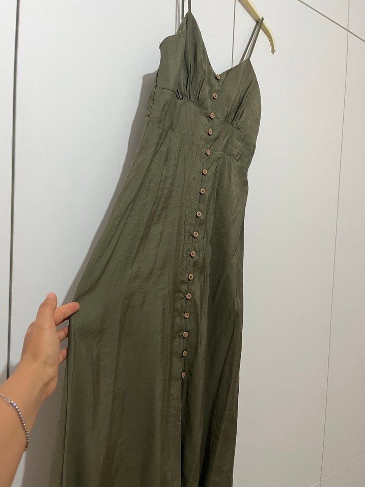 Düğmeli V Yaka Keten Haki Uzun Elbise - Görsel 3