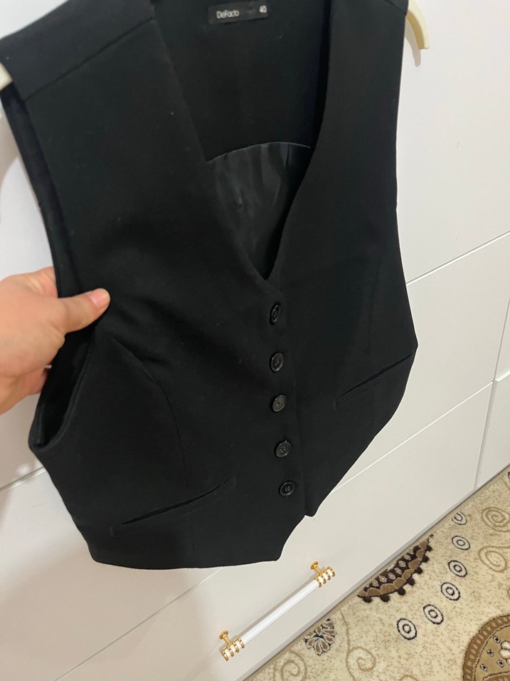 Siyah Düğmeli Kadın Yelek - Görsel 2