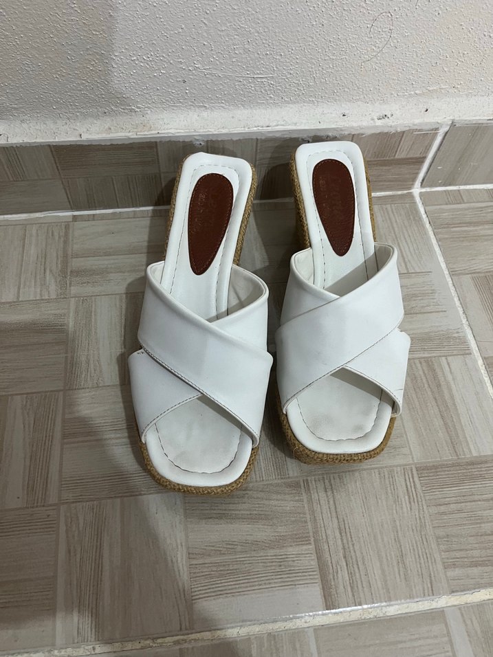 Beyaz Kadın Dolgu Topuklu Sandalet - Görsel 3